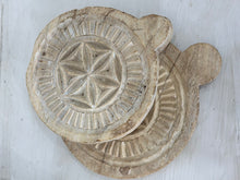 Load image into Gallery viewer, Indian Carved Chapati Plate
