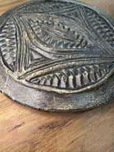 Load image into Gallery viewer, Carved Stone Plate G6
