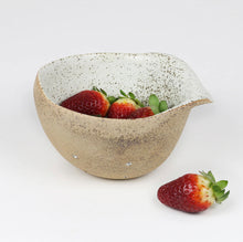 Load image into Gallery viewer, COLANDER-BERRY WHITE GARDEN TO TABLE
